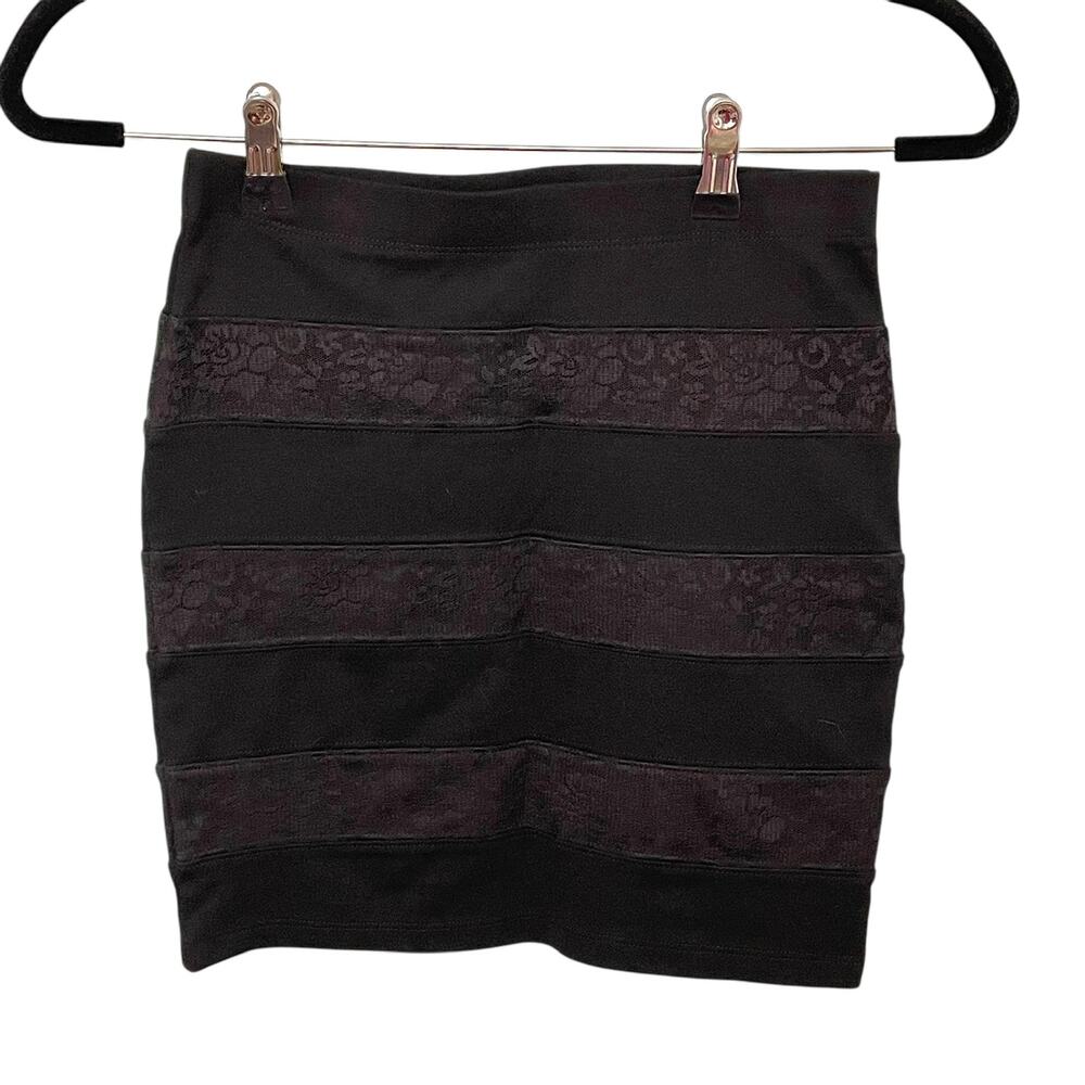 Forever 21 Black Fitted Mini Skirt Lace S